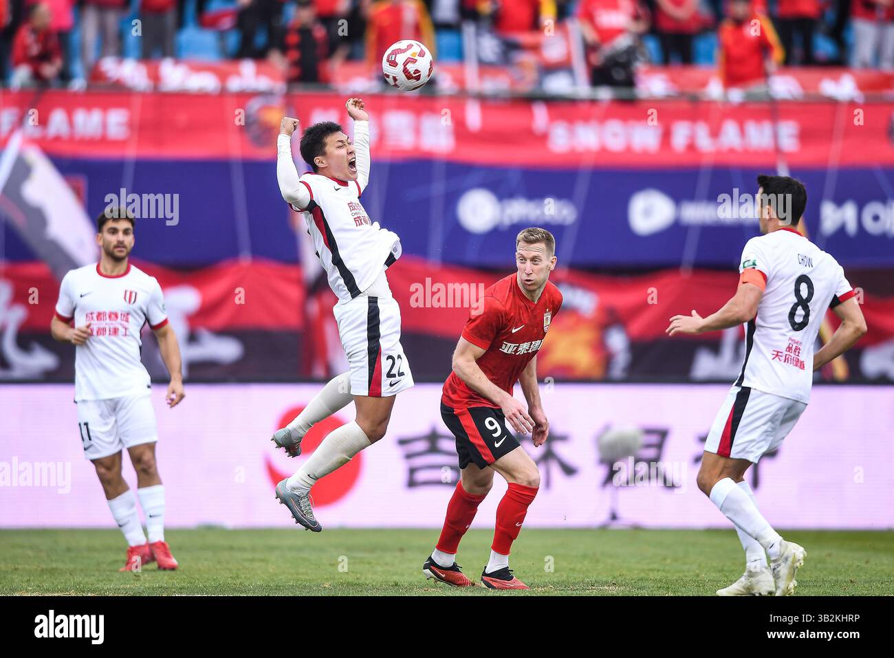 Chengdu Rongcheng Football Club defeated Changchun Yatai Football Club ...
