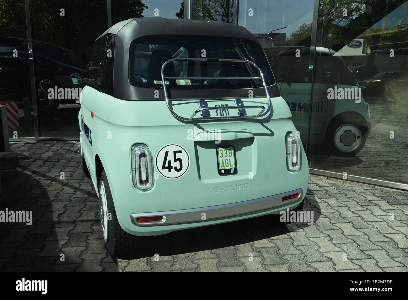 Der Fiat Topolino ist ein elektrisches Leichtfahrzeug mit zwei Sitzen ...