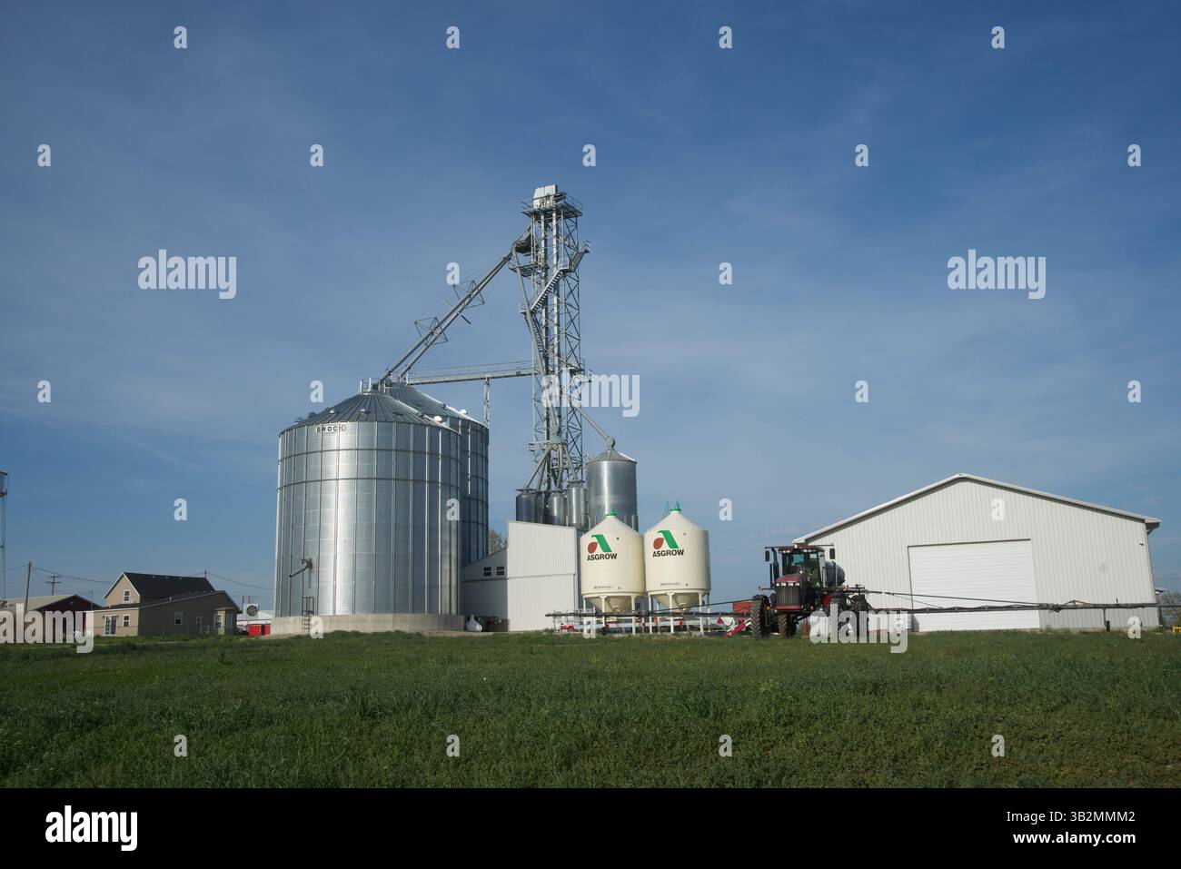 Bucket scoops up hi-res stock photography and images - Alamy