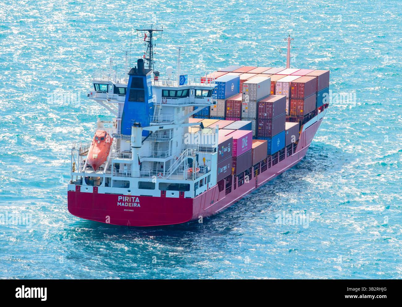 Cargo ship carrying intermodal containers hi-res stock photography and ...