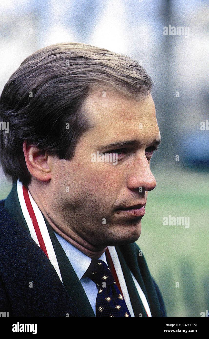 Dec. 12, 2014 - Washington, District of Columbia, United States of America - Washington, DC. 1995.Brian Williams doing a stand up on the north lawn of the White House. .Credit: Mark Reinstein (Credit Image: © Mark Reinstein via ZUMA Wire) Stock Photo