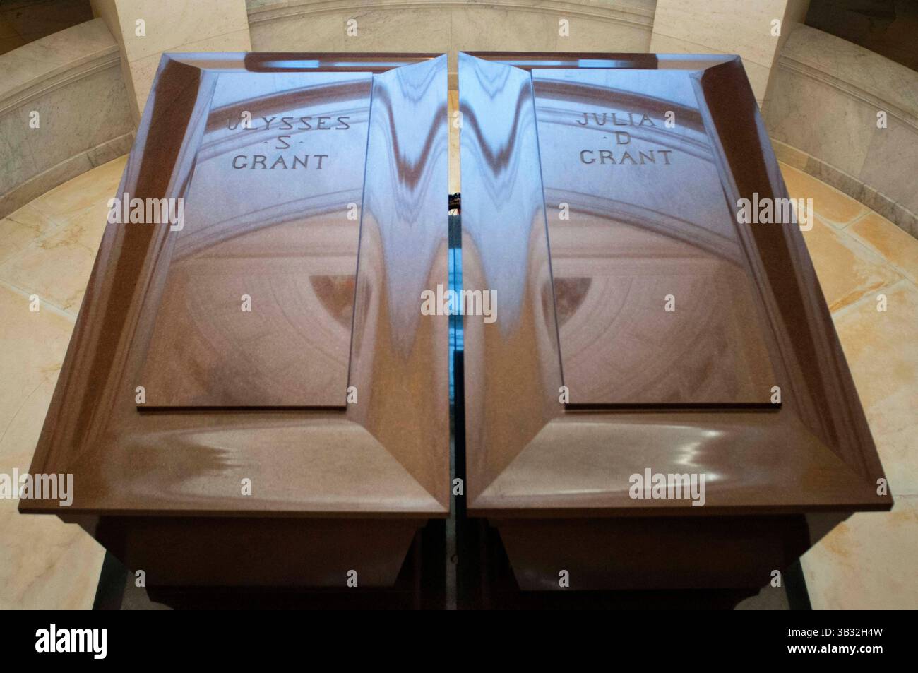 Sep 28, 2015 - New York,  New York, U.S. - Sarcophagi of President U.S. Grant and First Lady Julia Grant at Grant's Tomb in New York City (Credit Image: ©  via ZUMA Wire) Stock Photo