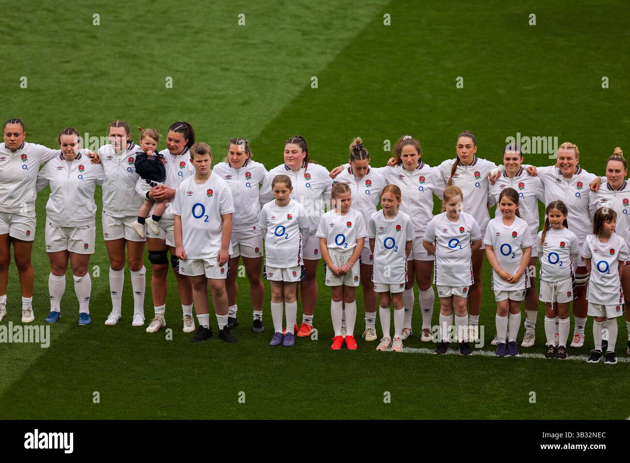 Red Roses Antham Caption: London, UK. 26th April 2025. Red Roses line up for the ...
