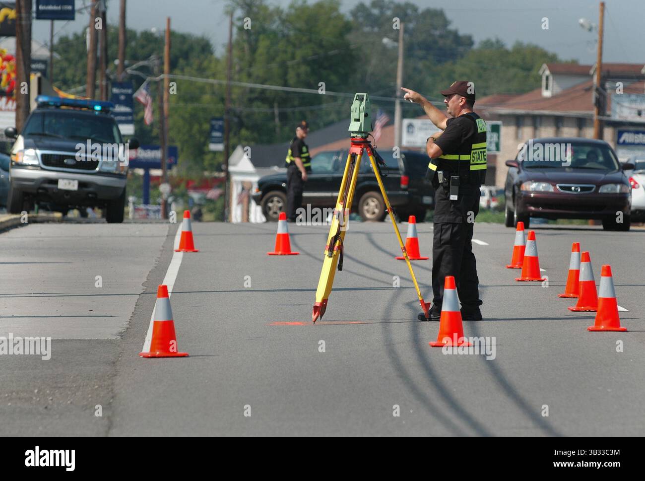 August 10, 2005 - SHOOTING2.JH#1.JPG METRO 08/10/05 NEWS SENTINEL PHOTO BY JOE HOWELL Bill Fox with the Tennessee Highway Patrol critical instance response team does forensic mapping of the area around Kingston where a corrections officer was shot and killed at the Roane County Courthouse Tuesday.  Fox said that THP was assisting TBI with recording evidence. (Credit Image: © Joe Howell/Knoxville News Sentinel via ZUMA Wire) Stock Photo