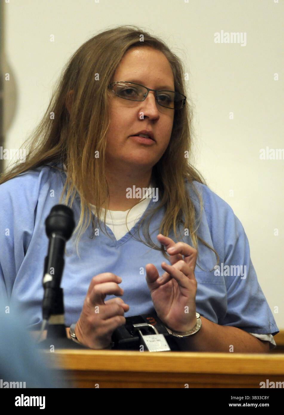 August 5, 2009 - Kingston, TN, USA - Convicted killer Jennifer Hyatte testifies during the trial of former prison guard Randall Ridenour Wednesday, August 5, 2009, in Roane County Criminal Court. She told jurors that Ridenour had nothing to do with the plot to break her inmate husband George Hyatte out of prison. Prison guard Wayne ''Cotton'' Morgan was shot to death by Jennifer Hyatte during the Aug. 9, 2005 escape. (Credit Image: © Michael Patrick/Knoxville News Sentinel via ZUMA Wire) Stock Photo
