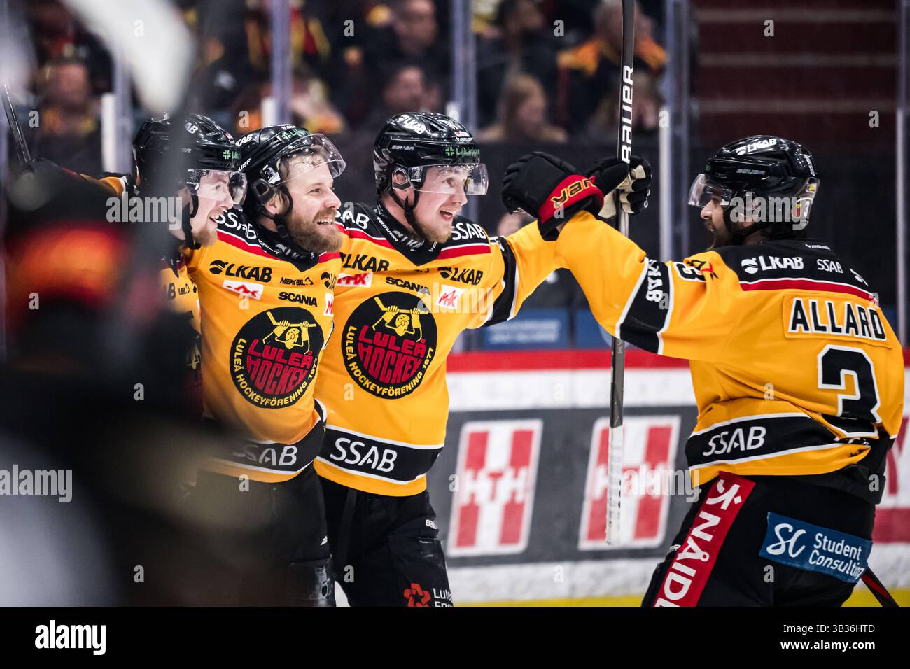 Linus Omark 250428 Luleås Linus Omark jublar efter 0-3 under final fem i SHL mellan ...