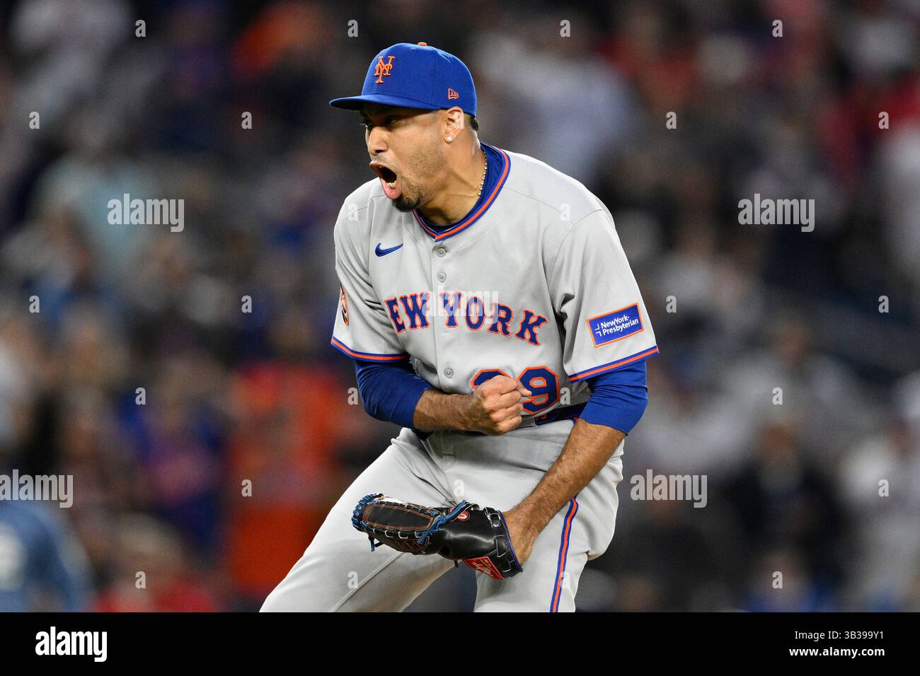New York Mets relief pitcher Edwin Diaz (39) reacts at the end of a ...