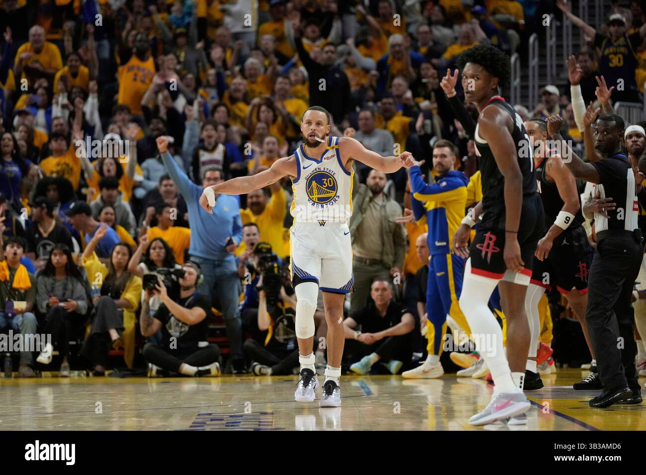 Golden State Warriors guard Stephen Curry reacts after making a 3-point ...