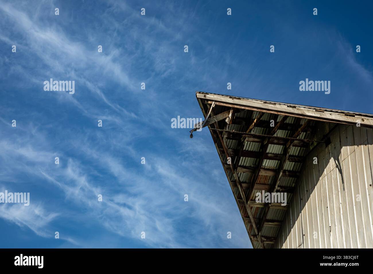 WA28303-00...WASHINGTON - Roof extended out to aid storage of hay bails ...