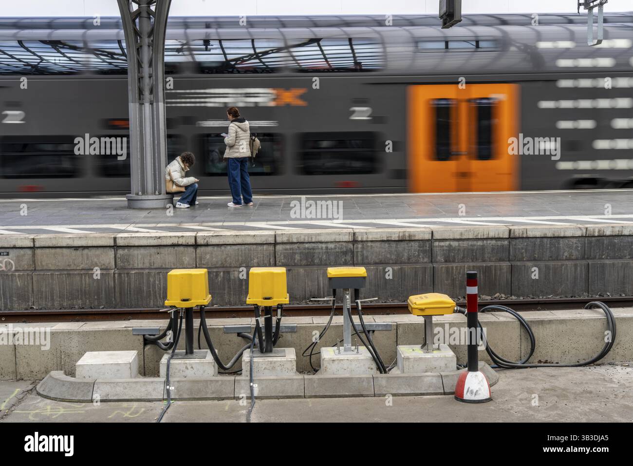 Digitalisation at Deutsche Bahn, in the yellow cable protection and ...