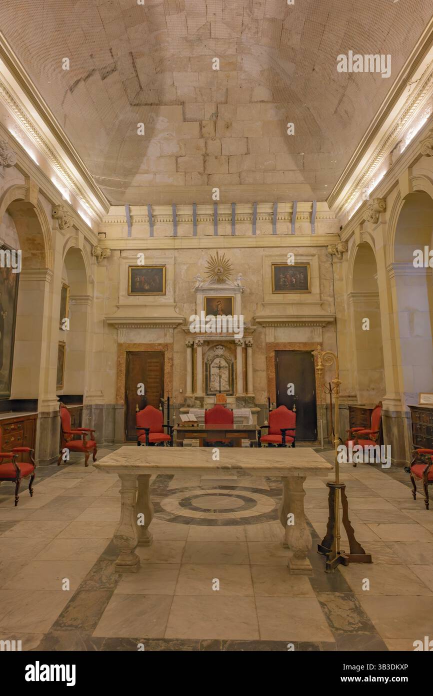 Crypt in the Cathedral of the Holy Cross over the Sea, Catedral de ...