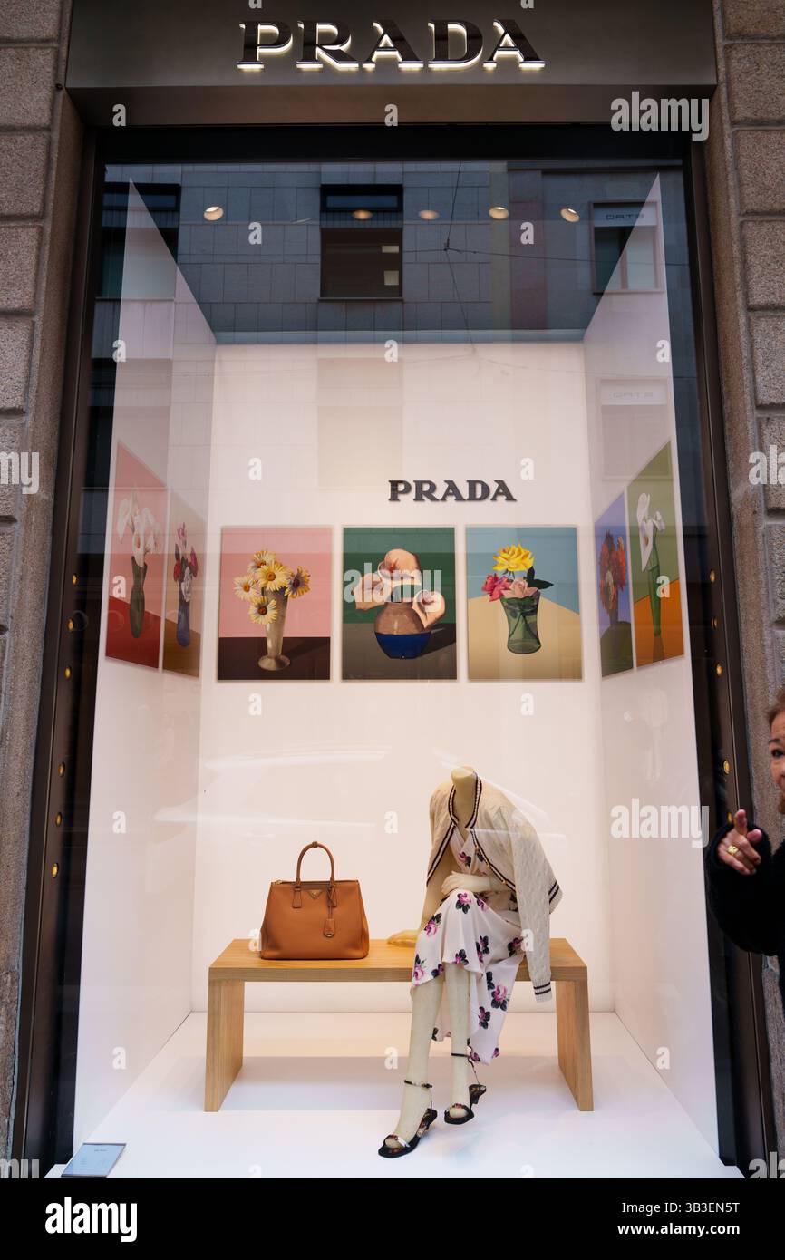 Italian Window Display Luxury window display featuring hi-res stock photography and images - Alamy