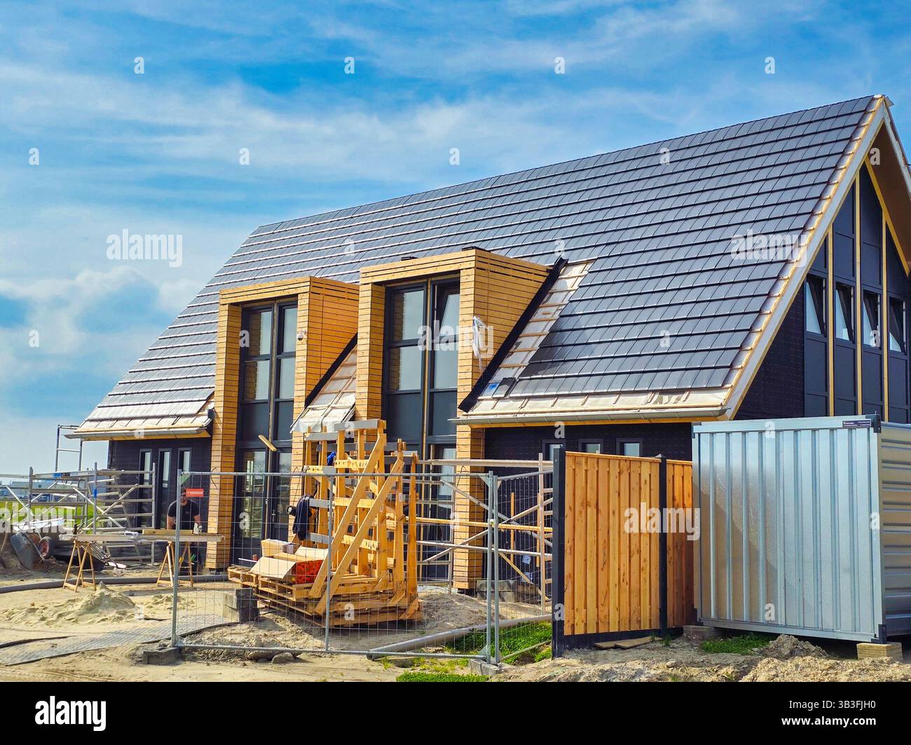 Newly built family houses are taking shape in a developing Dutch suburb ...