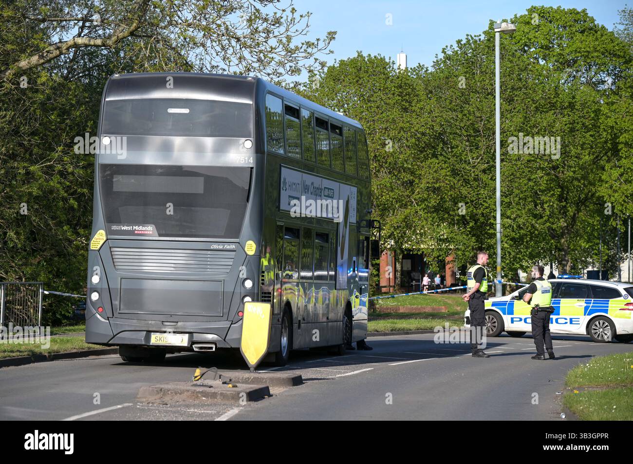 Bus vs schoolgirl hi-res stock photography and images - Alamy