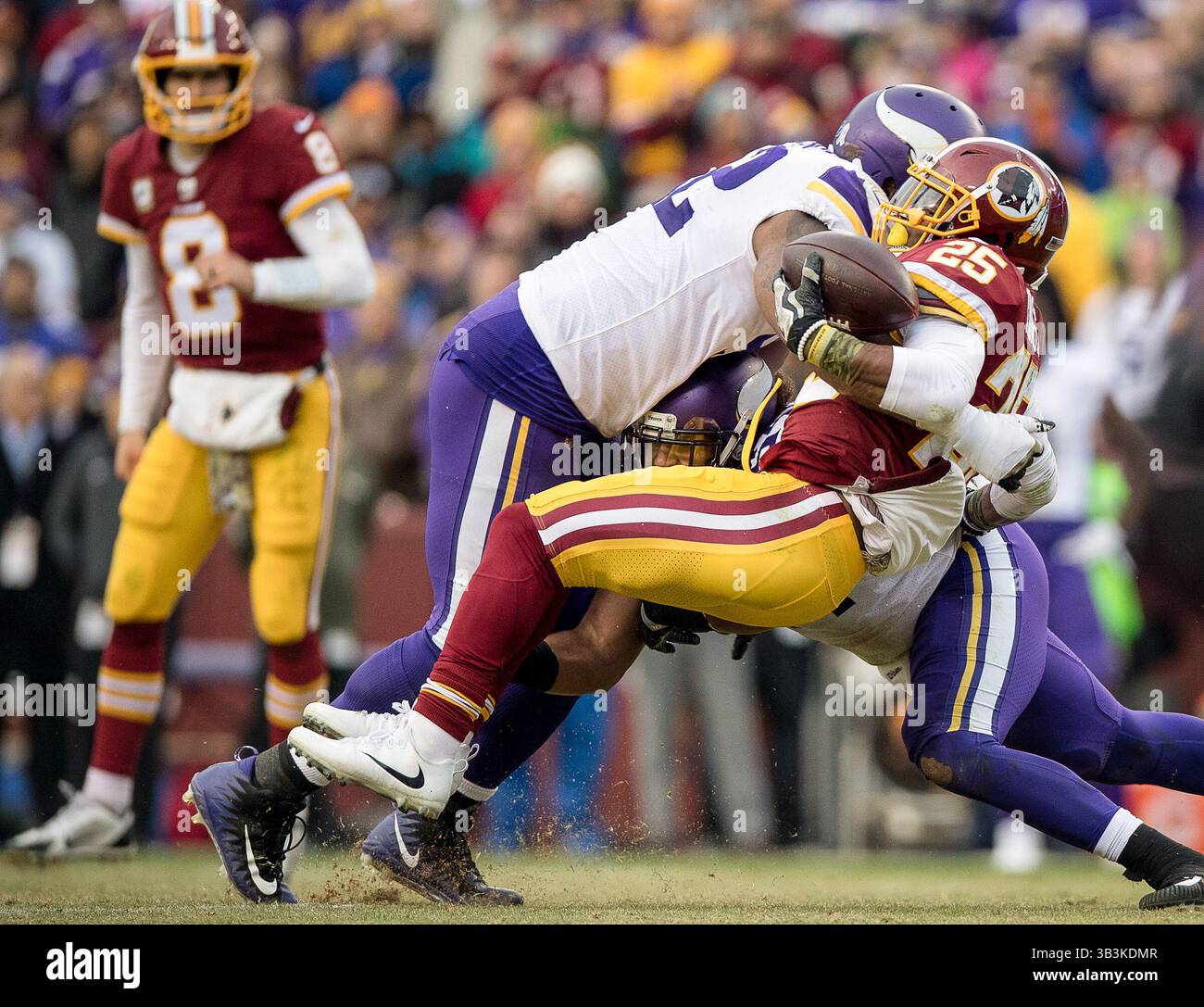 瑠衣@緊急のメッセージ以外は不要です　 America+black Minnesota Vikings middle linebacker Eric Hendricks (54) is