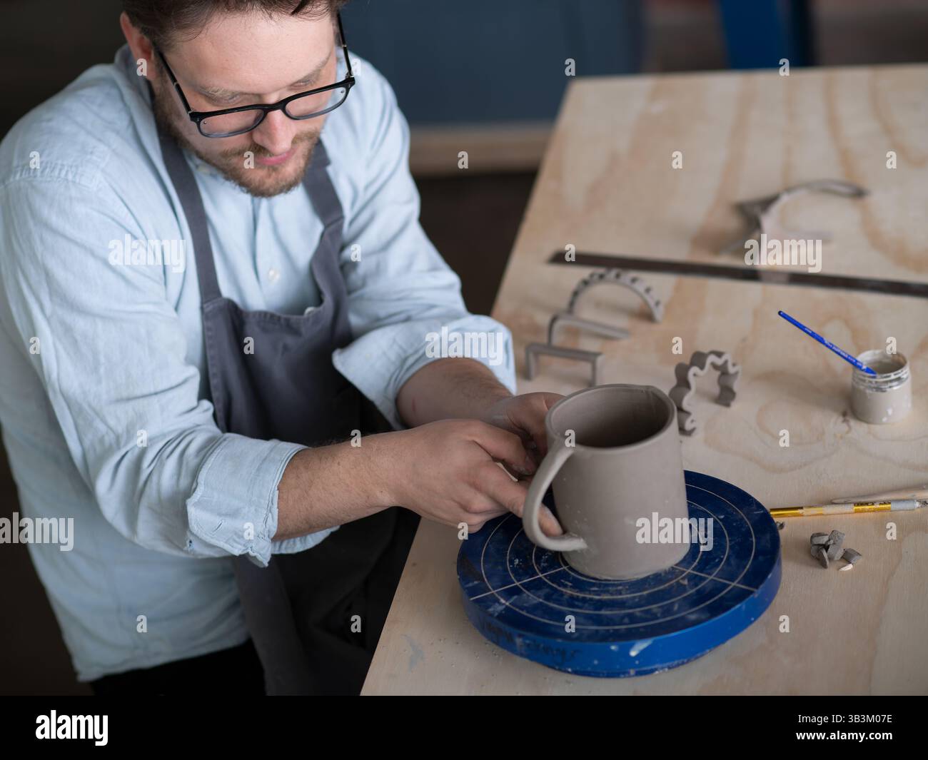 Ceramic artists working in pottery studio Stock Photo - Alamy