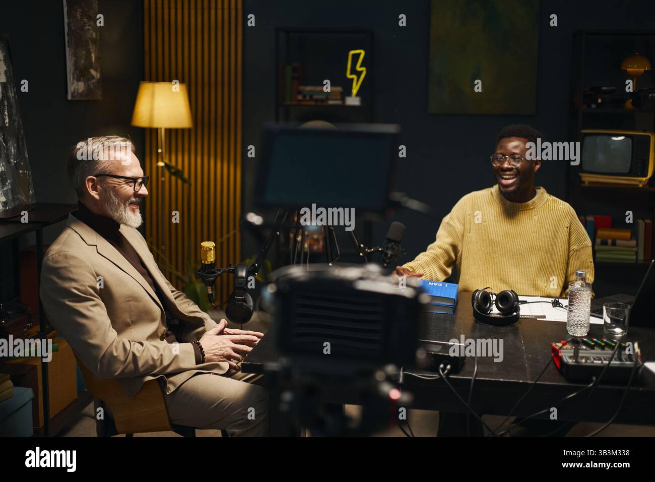 Diversity workplace interview hi-res stock photography and images - Alamy