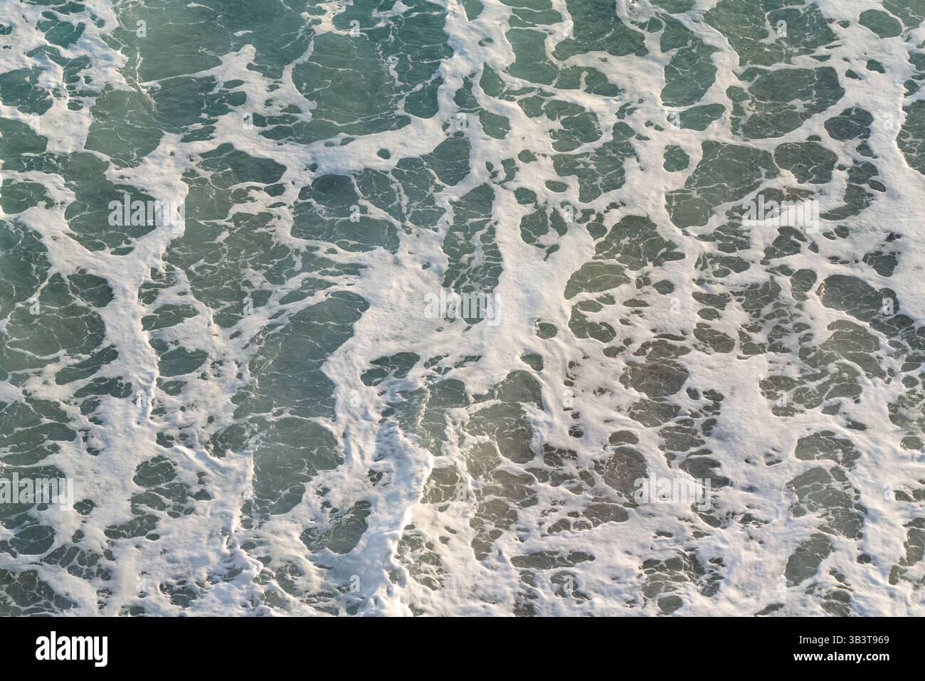 Foamy waves on the sea surface Stock Photo - Alamy