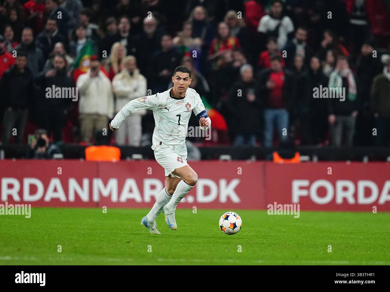 Cristiano Ronaldo departs stadium as Jorge Jesus addresses media
