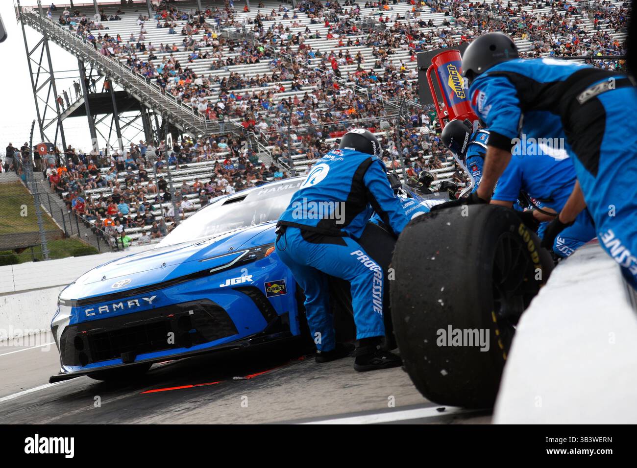 MARTINSVILLE, VA - MARCH 30: The pit crew of Denny Hamlin (#11 Joe ...