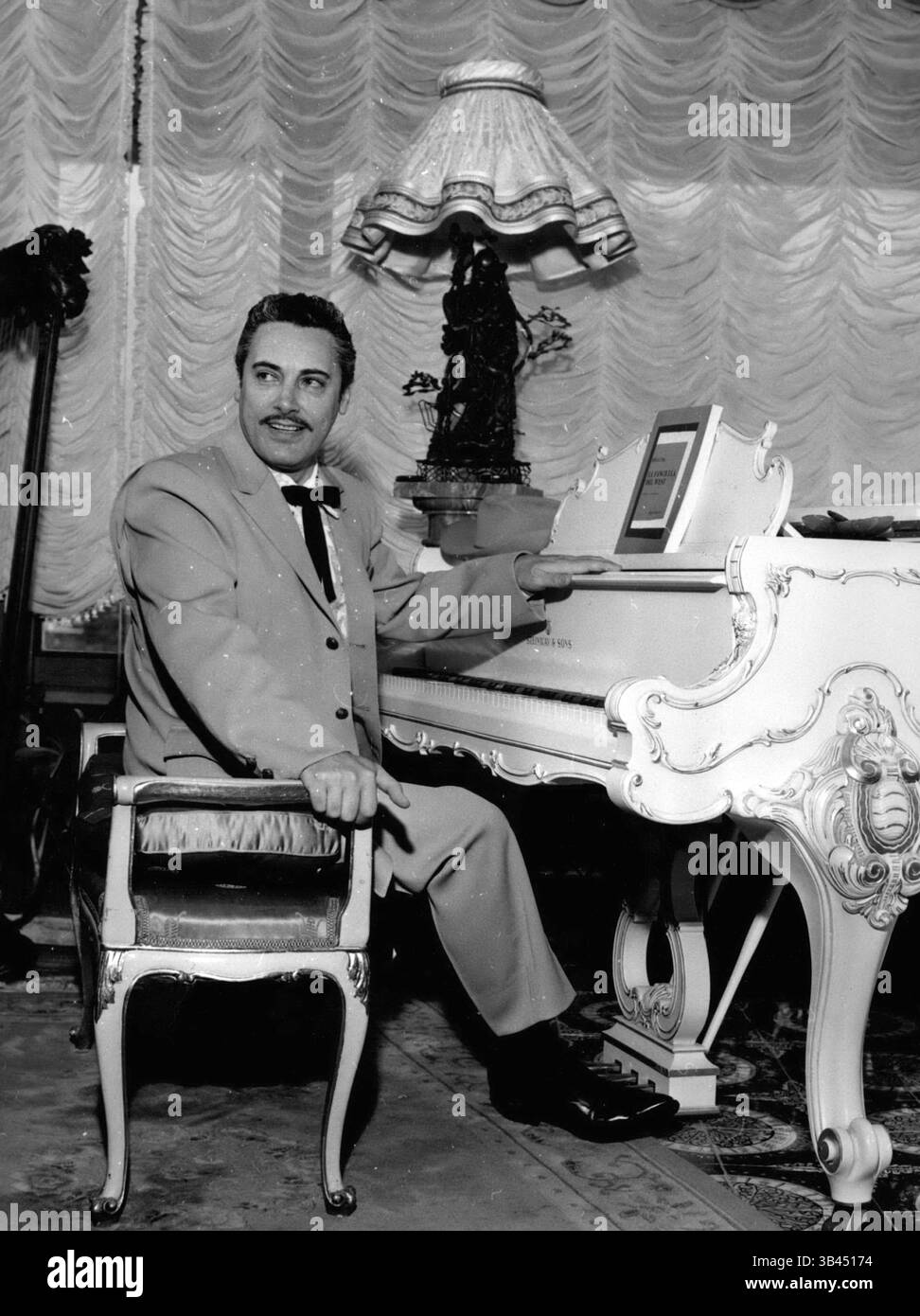 January 1963 mario del monaco hi-res stock photography and images