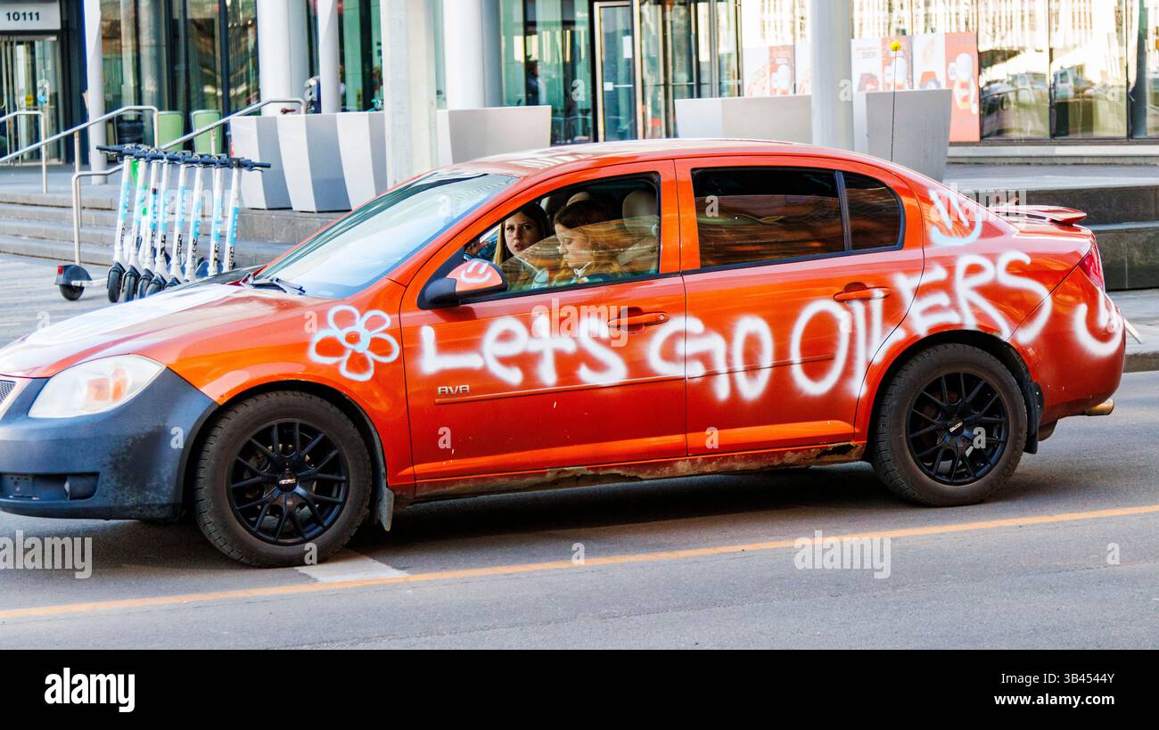 Edmonton Canada 29th Apr 2025 Edmonton Oilers Fans Start Paint edmonton-canada-29th-apr-2025-edmonton-oilers-fans-start-paint