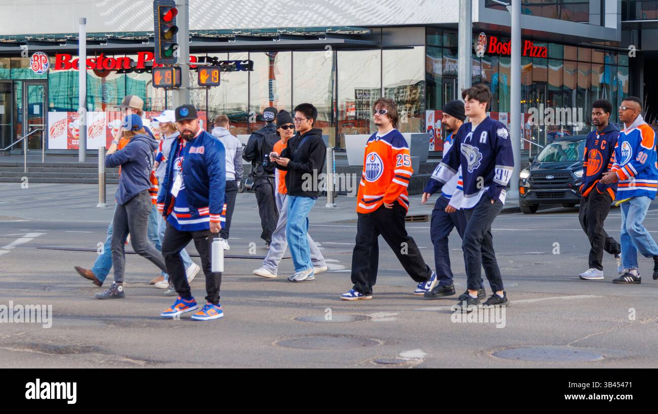 Edmonton Canada 29th Apr 2025 Edmonton Oilers Fans Start Lining Up edmonton-canada-29th-apr-2025-edmonton-oilers-fans-start-lining-up