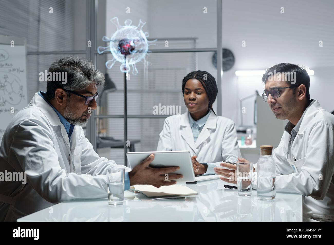 Sharing A Lab Medical data sharing technology hi-res stock photography and images - Alamy