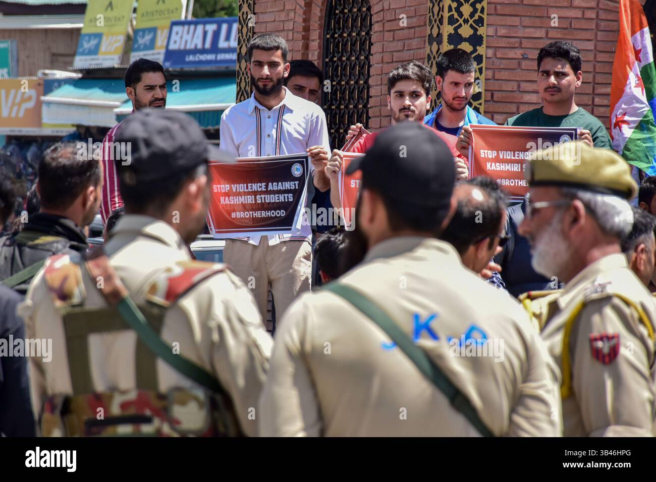 Srinagar, India. 30th Apr, 2025. A Kashmiri student holds a placard as ...