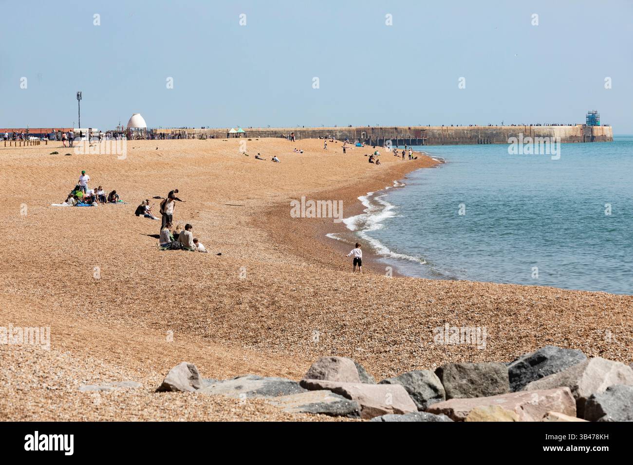 Folkestone beach hi-res stock photography and images - Alamy