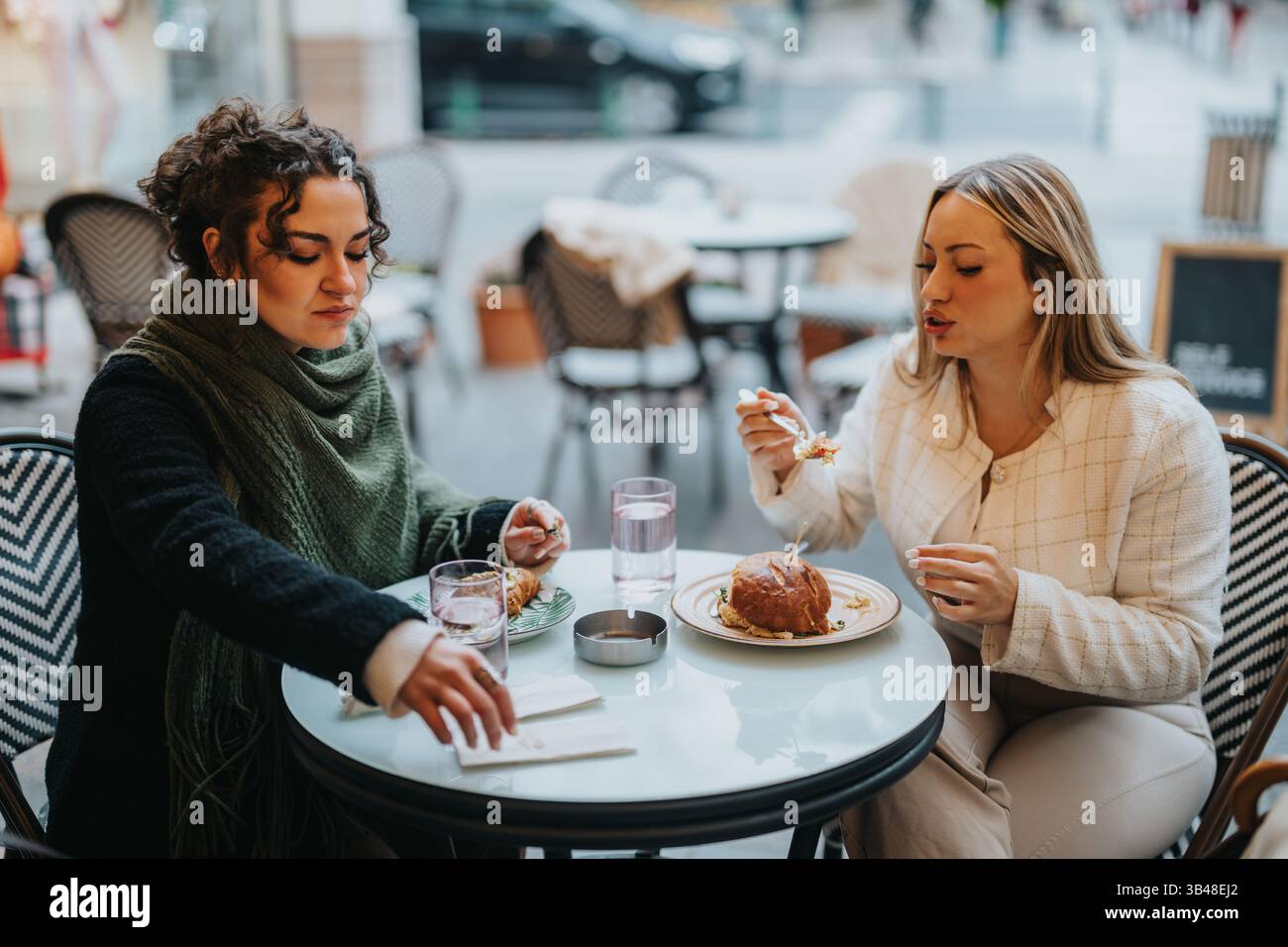 Women enjoying a day out socializing together hi-res stock photography ...