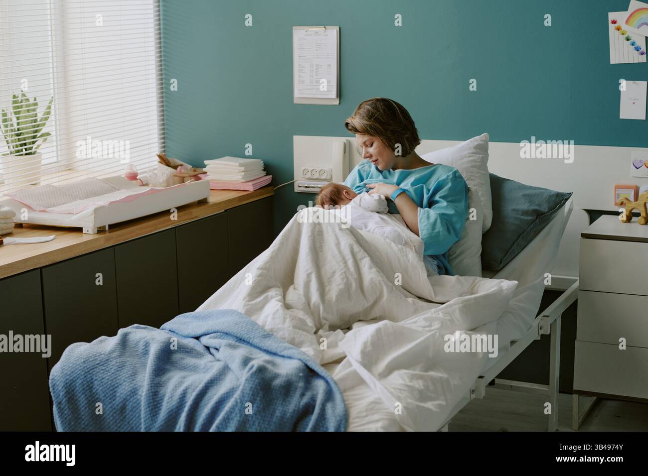 Pediatric nurse and baby hi-res stock photography and images - Alamy