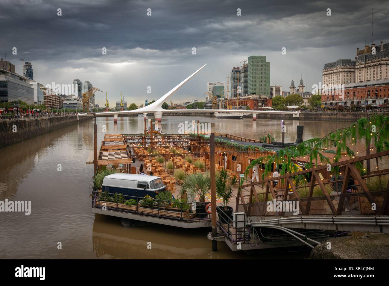 Puerto madero restaurant hi-res stock photography and images - Alamy