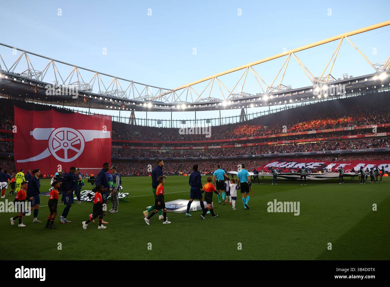 Arsenal Gunner Tifo is seen as team walk out - Arsenal v PSG, UEFA ...