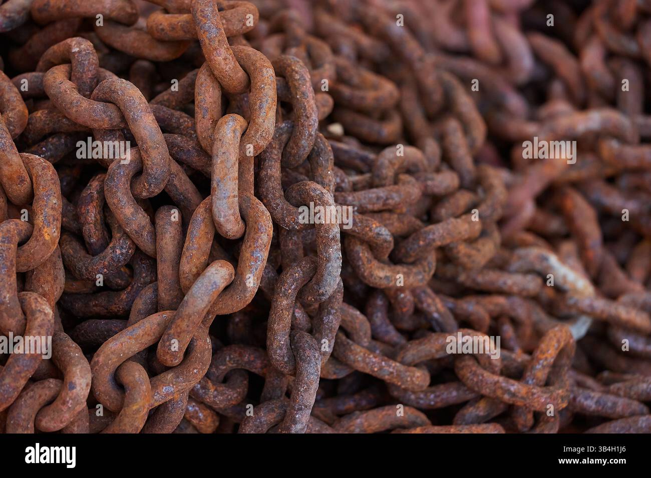 Rusty Chain Mail Old Rusty Chain Stock Photo - Alamy