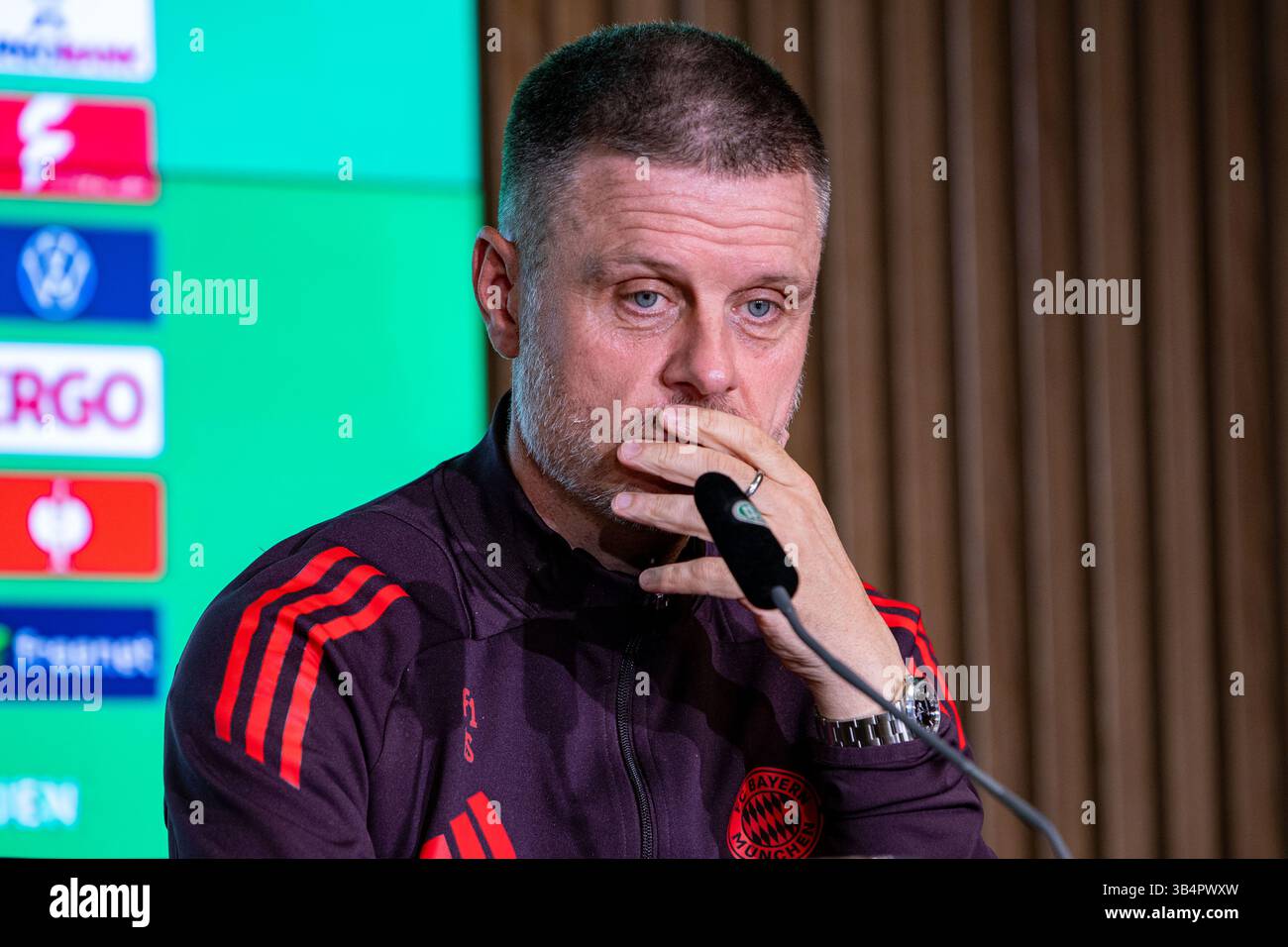 Cologne, North Rhine-Westphalia, Germany. 30th Apr, 2025. FC Bayern Munich head coach ALEXANDER STRAUS puts his hand to his lips during the press conference the day before the Women's DFB Cup final in the RheinEnergieStadion in Cologne, Germany on April 30, 2025. (Credit Image: © Kai Dambach/ZUMA Press Wire) EDITORIAL USAGE ONLY! Not for Commercial USAGE! Stock Photo
