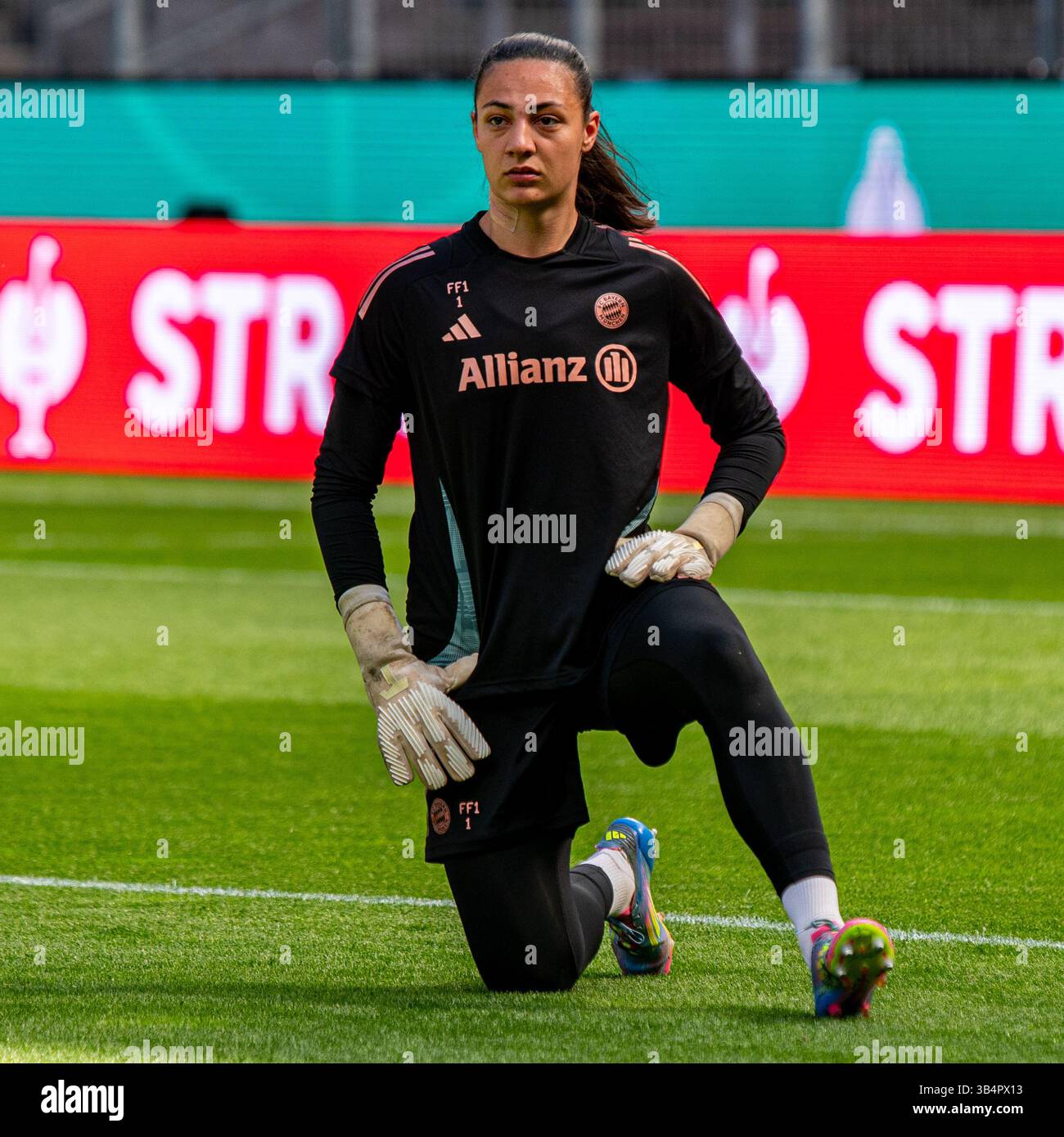 Cologne, North Rhine-Westphalia, Germany. 30th Apr, 2025. FC Bayern Munich goalkeeper MARIA LUISA GROHS (1) stretches during the FC Bayern Munich practice the day before the Women's DFB Cup final in the RheinEnergieStadion in Cologne, Germany on April 30, 2025. (Credit Image: © Kai Dambach/ZUMA Press Wire) EDITORIAL USAGE ONLY! Not for Commercial USAGE! Stock Photo