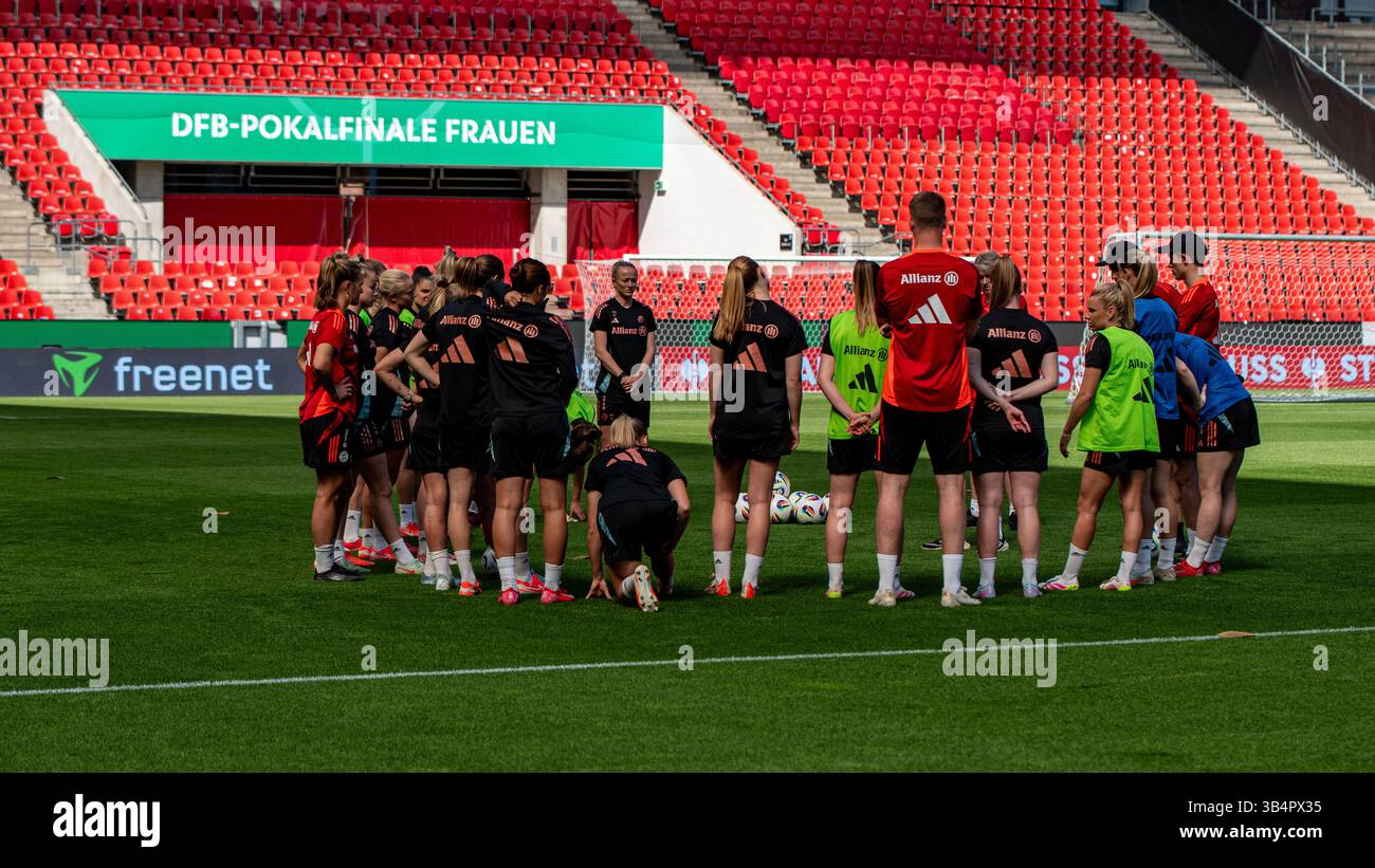 Cologne, North Rhine-Westphalia, Germany. 30th Apr, 2025. FC Bayern Munich players and coaches come together during the FC Bayern Munich practice the day before the Women's DFB Cup final in the RheinEnergieStadion in Cologne, Germany on April 30, 2025. (Credit Image: © Kai Dambach/ZUMA Press Wire) EDITORIAL USAGE ONLY! Not for Commercial USAGE! Stock Photo