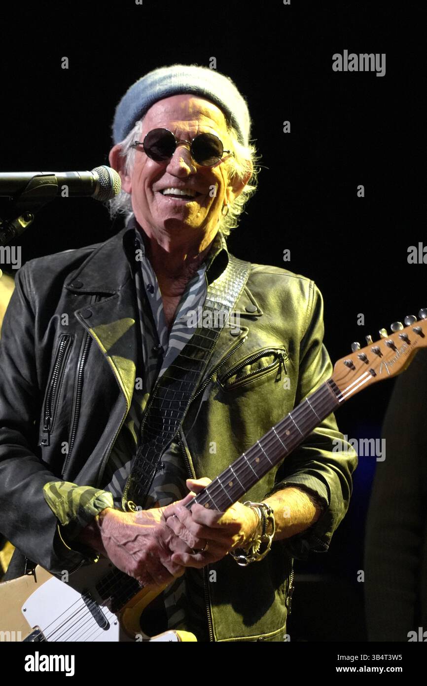 Keith Richards performs at Beacon Theater in New York, Nov. 1988