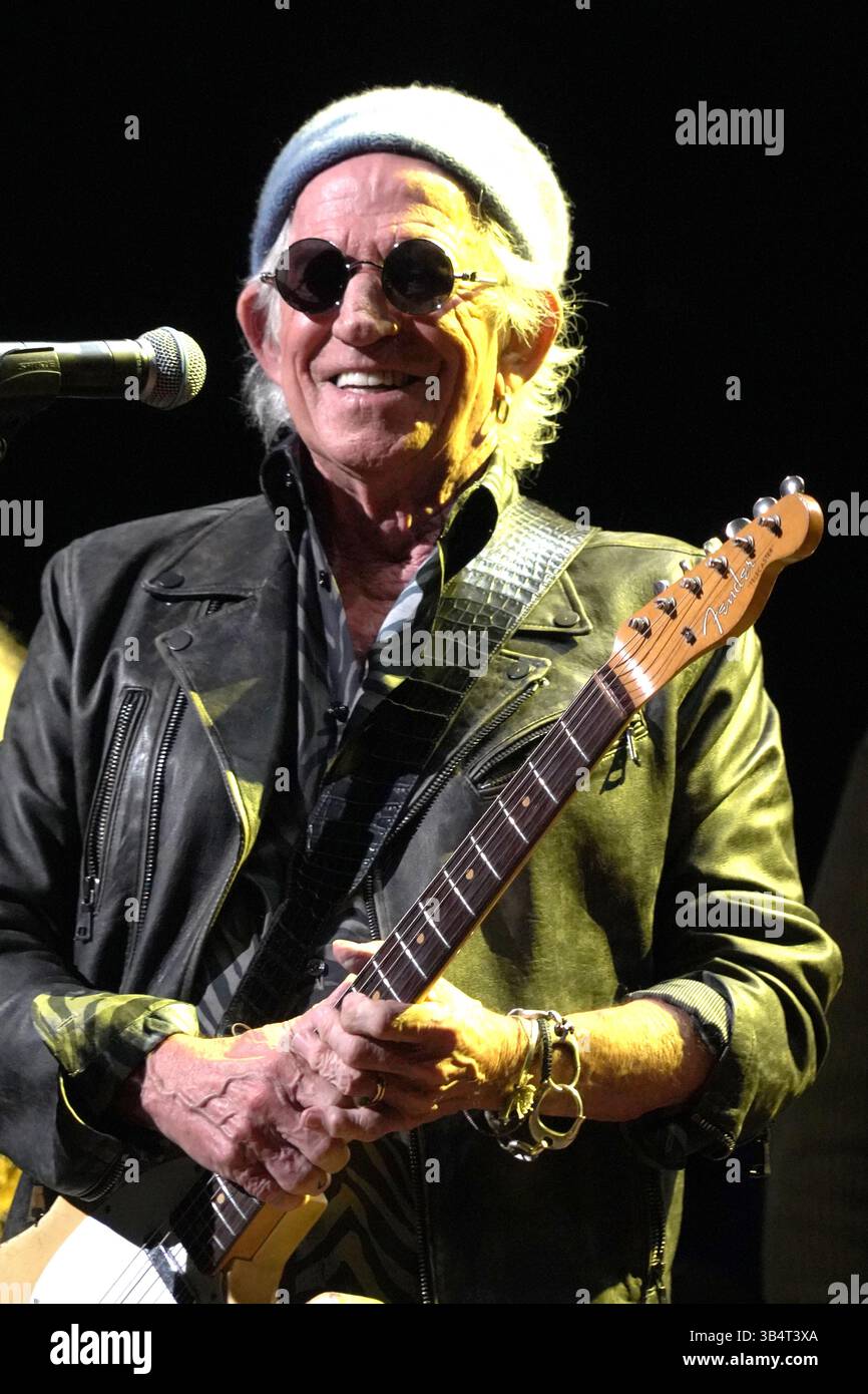 Keith Richards performs at Beacon Theater in New York, Nov. 1988