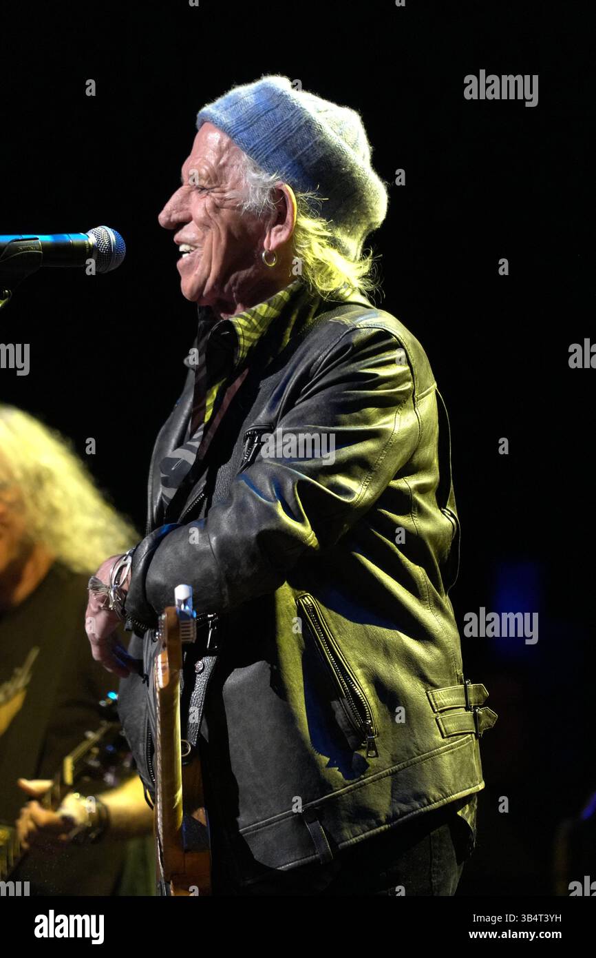 Keith Richards performs at Beacon Theater in New York, Nov. 1988