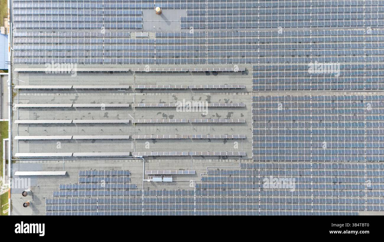 Solar panel farm drone shot hi-res stock photography and images - Alamy