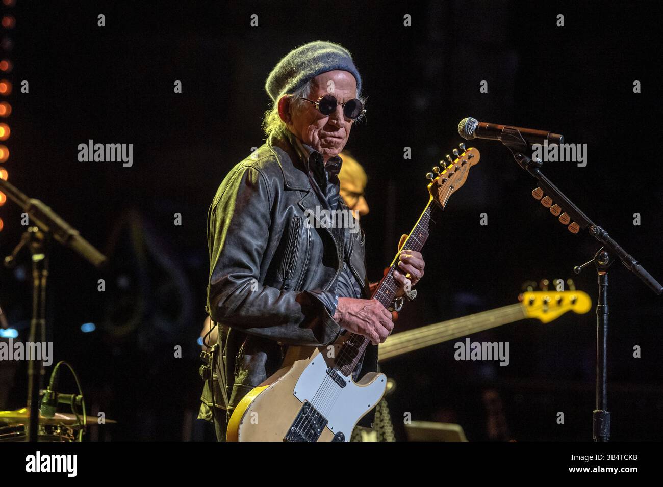 Keith Richards performs at Beacon Theater in New York, Nov. 1988