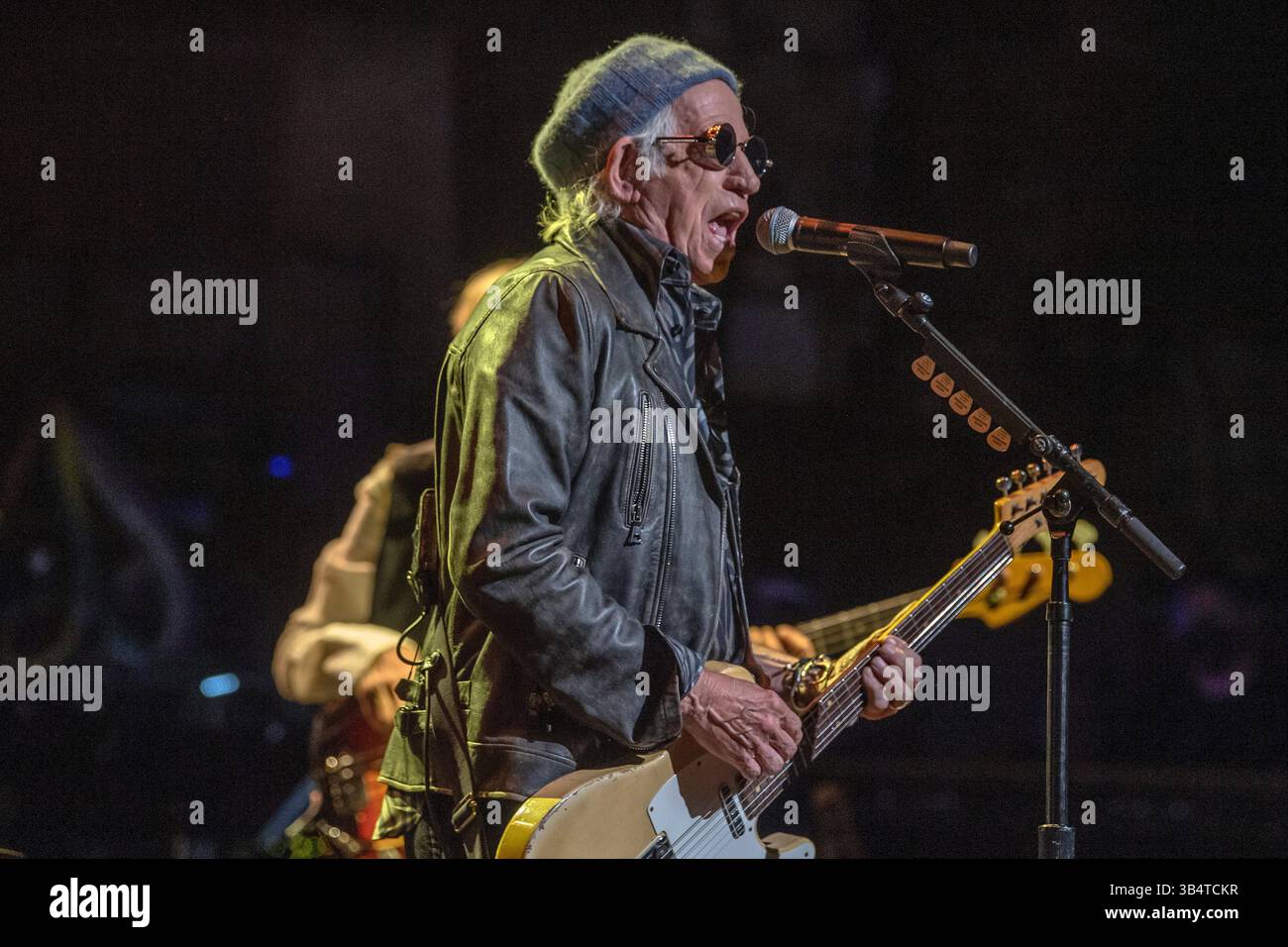 Keith Richards performs at Beacon Theater in New York, Nov. 1988