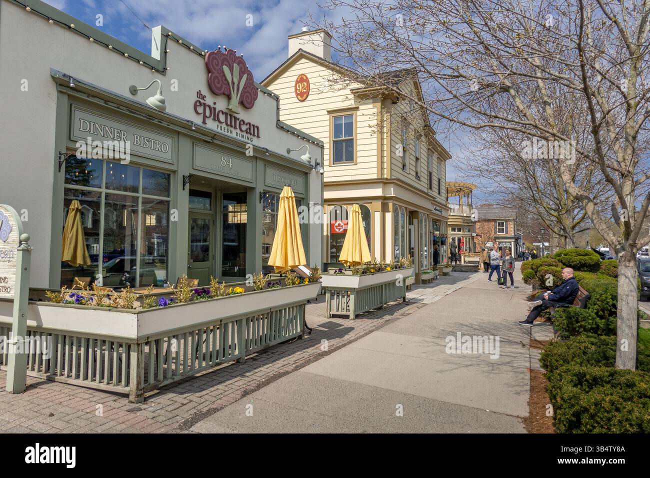Niagara on the lake old town shops hi-res stock photography and