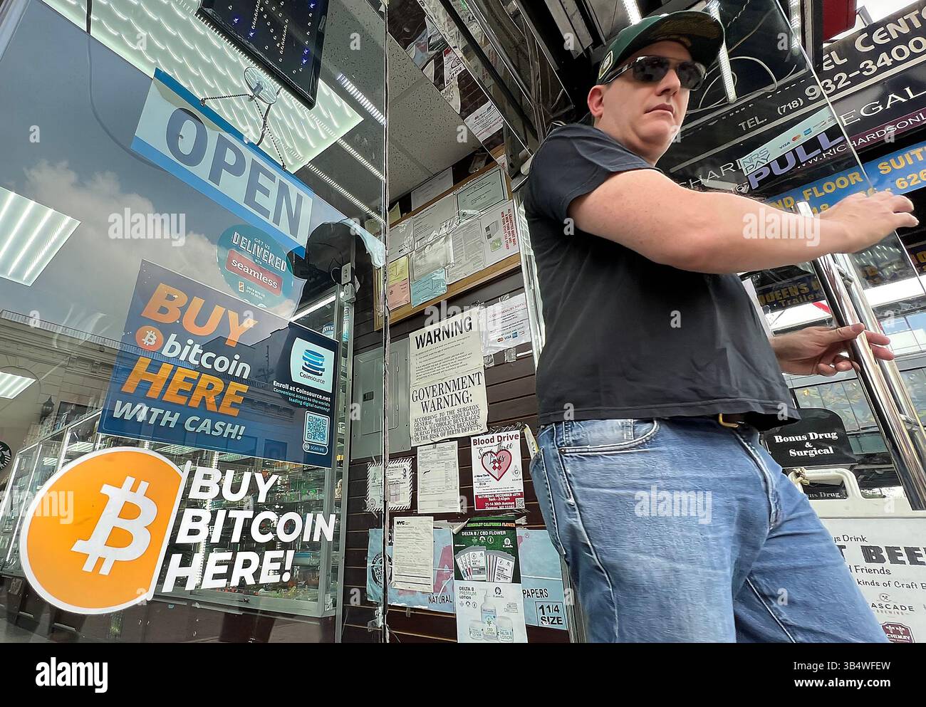 New York, USA. A Bitcoin ATM is advertised in the window of a New York city  deli. Photo by Enrique Shore Stock Photo - Alamy