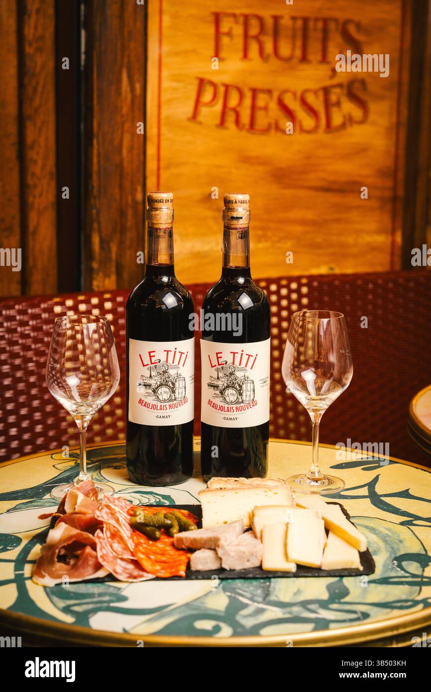 Elegant Wine & Charcuterie Spread – Beaujolais Nouveau with Gourmet Pairings Stock Photo