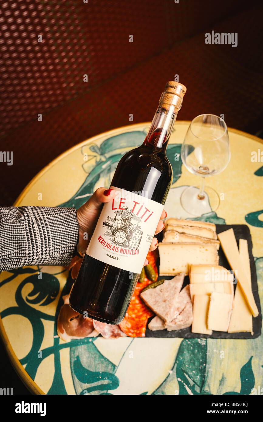 Elegant Wine & Charcuterie Board – Beaujolais Nouveau, Gourmet Pairing Stock Photo