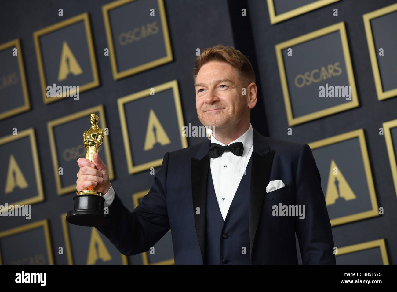 Kenneth branagh during hi-res stock photography and images - Page 2 - Alamy, image size:1300x956