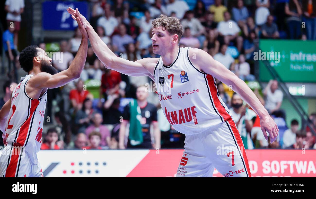 im-bild-v-li-davion-mintz-wuerzburg-baskets-12-und-hannes
